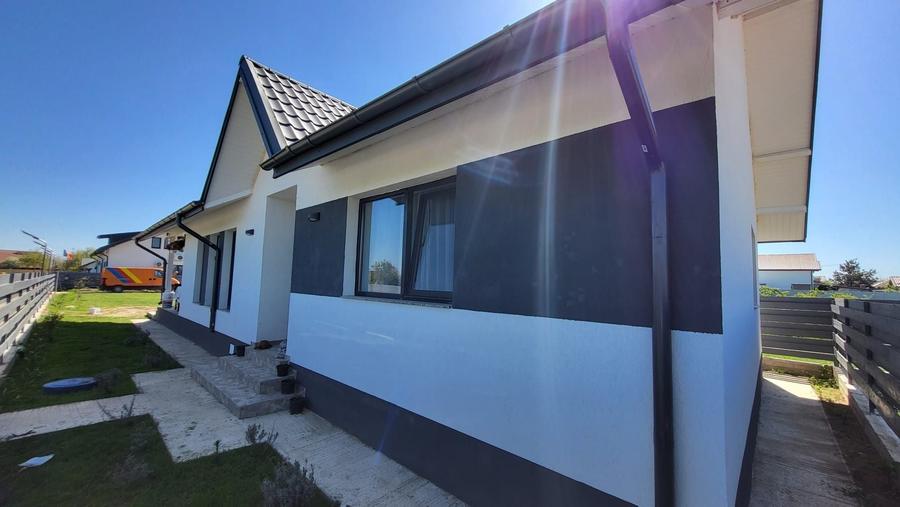 Casă cu 3 camere în Domnești