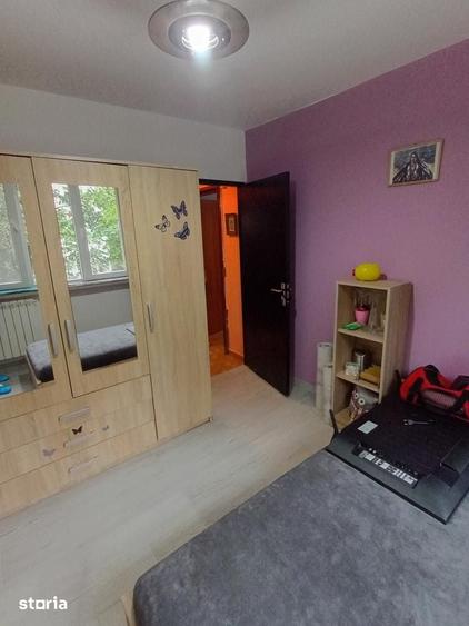Apartament cu 3 camere decomandat în Drumul Taberei