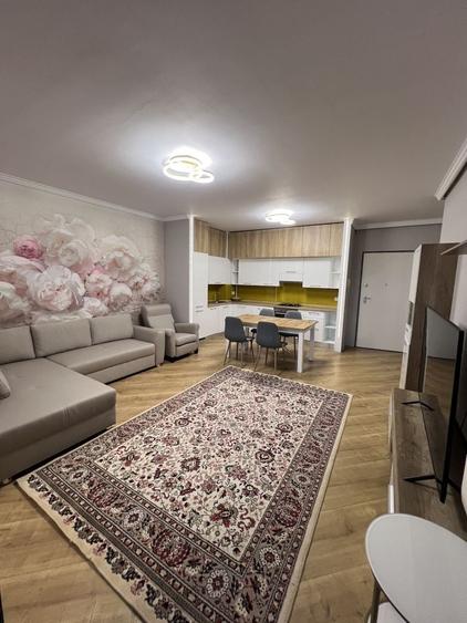 Apartament cu 3 camere semidecomandat în Central