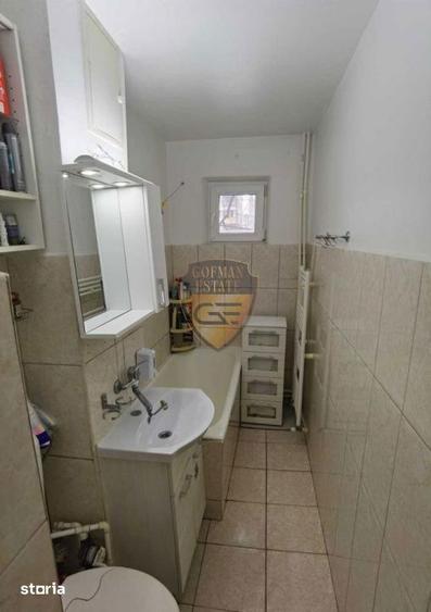 Apartament cu 3 camere semidecomandat, mobilat în Tomis Nord