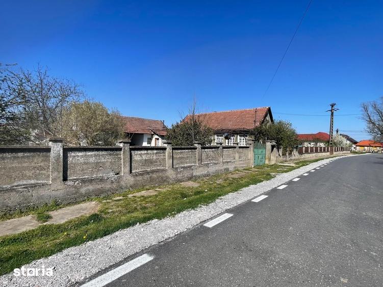 Casă cu 3 camere cu Teren 1500 Mp în Saca