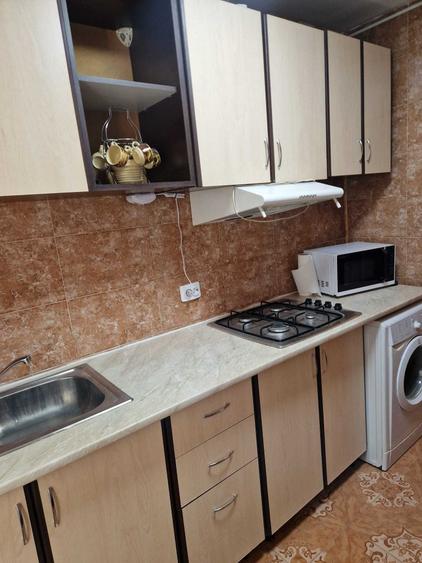 Apartament cu 2 camere semidecomandat în Sărari