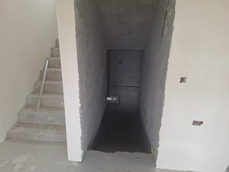 Casă cu 5 camere cu Teren 500 Mp în Clinceni
