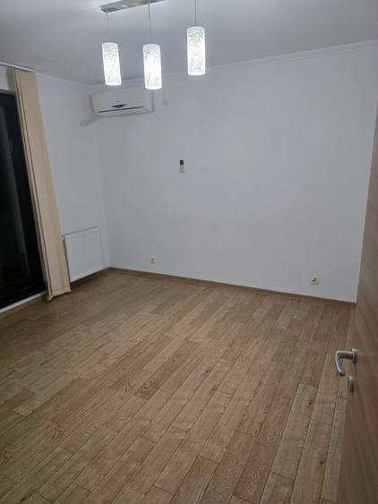 Apartament cu 4 camere decomandat în 1 Mai