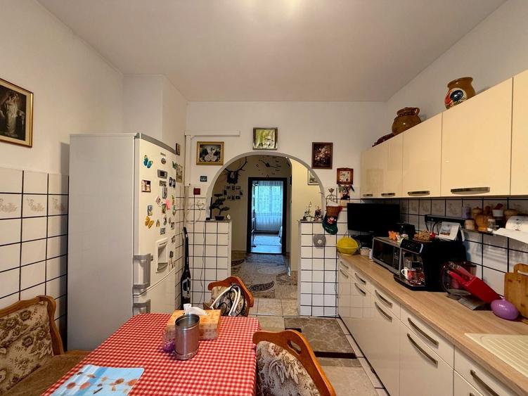 Apartament cu 3 camere decomandat, mobilat în Șagului