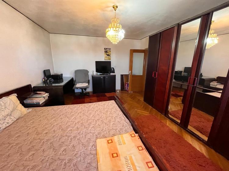 Piata Alba Iulia - vedere pe spate - Bloc Mixt - 1