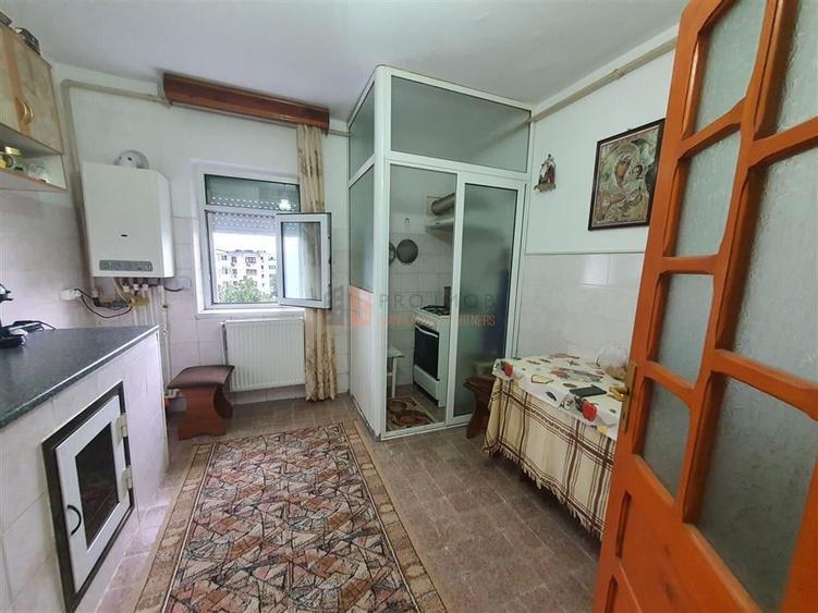 Apartament 2 camere conf 1 semidecomandat zona Brosteni - 7