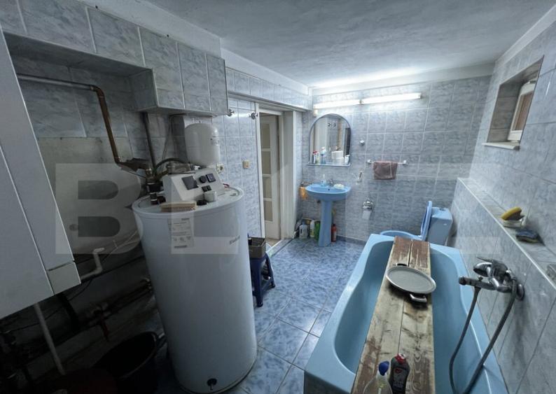 Casa de vanzare, pretabil pentru pensiune/azil, 7 camere, 42 - 28