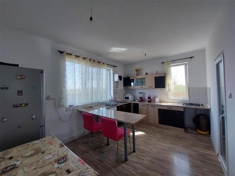 PRET REDUS!!! Casa cu 4 dormitoare in Sofronea - 8