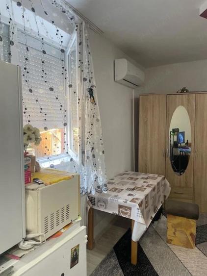 Vand garsoniera , str.Cernei nr.40 B , parter , langa liceul A.Vlaicu - 10