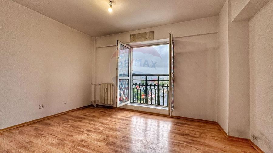 Apartament cu 4 camere de vânzare în zona 13 Septembrie - 1