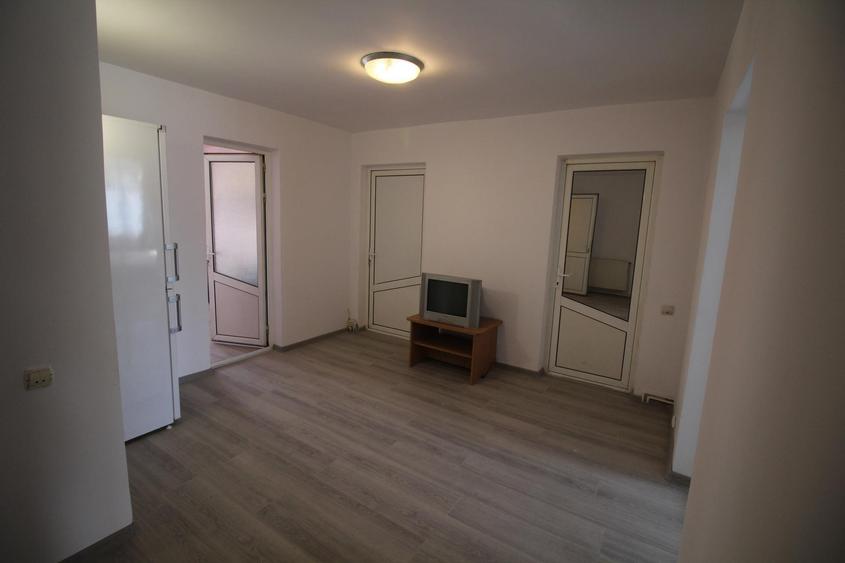 INCHIRIEZ apartament 4 camere , renovat,zona Strand - 9