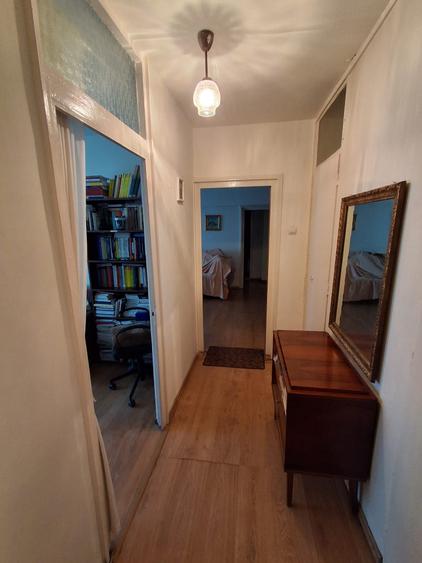 Apartament cu 3 camere semidecomandat în 13 Septembrie