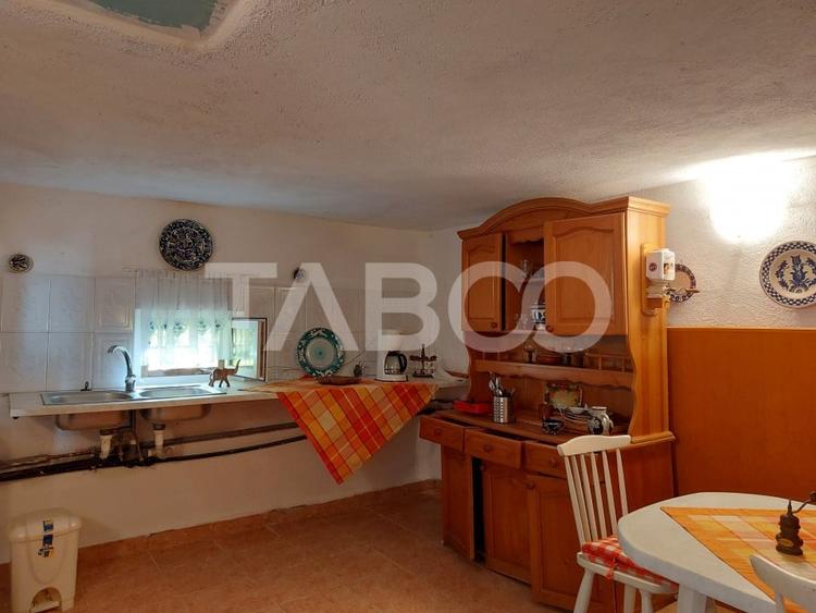 Casa de vanzare cu 2 apartamente separate si teren 500 mp Cisnadioara - 17