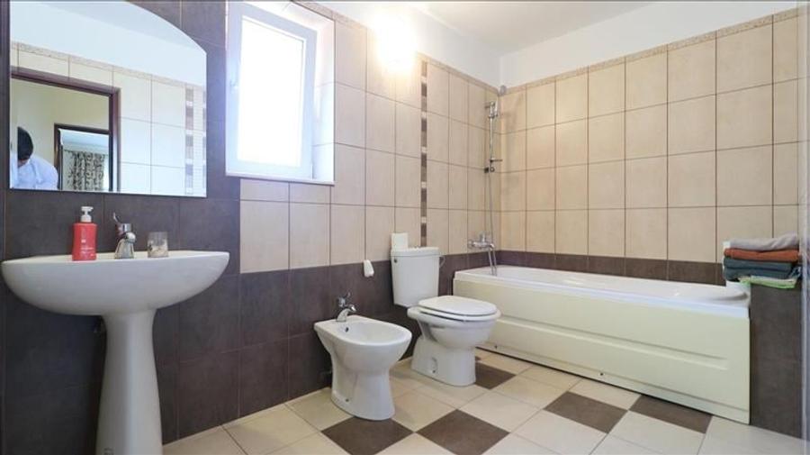 Casa deosebita in V.Lupului - 22