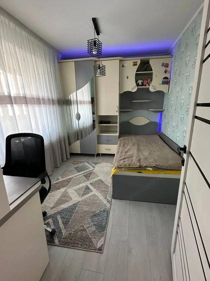 De vanzare apartament 3 camere in zona Bucovina - 2