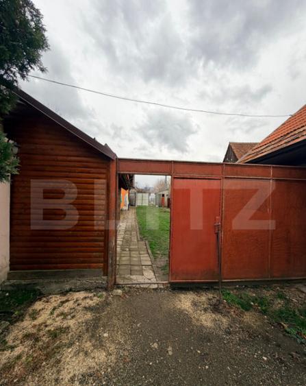 Casa de vanzare proprietate generoasa 2.285 m2 teren - 5