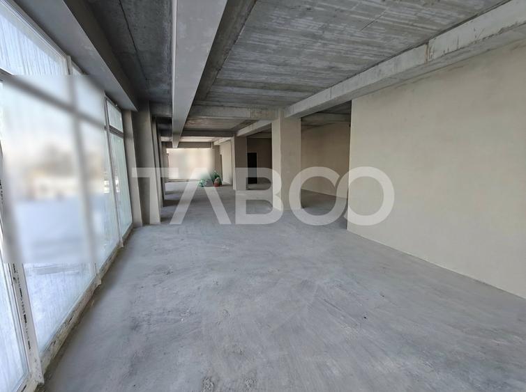 Spatiu Comercial de inchiriat cu 8 locuri de parcare - Vitrina 13 m - 2