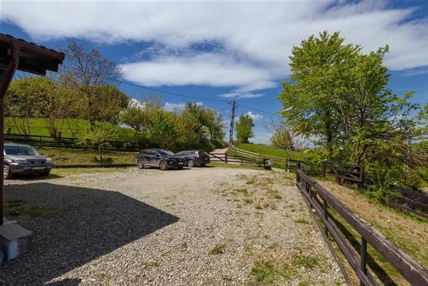 Pensiune:3 km de Castelul Bran, 2.900mp teren, aviz ISU, predare la cheie - 42