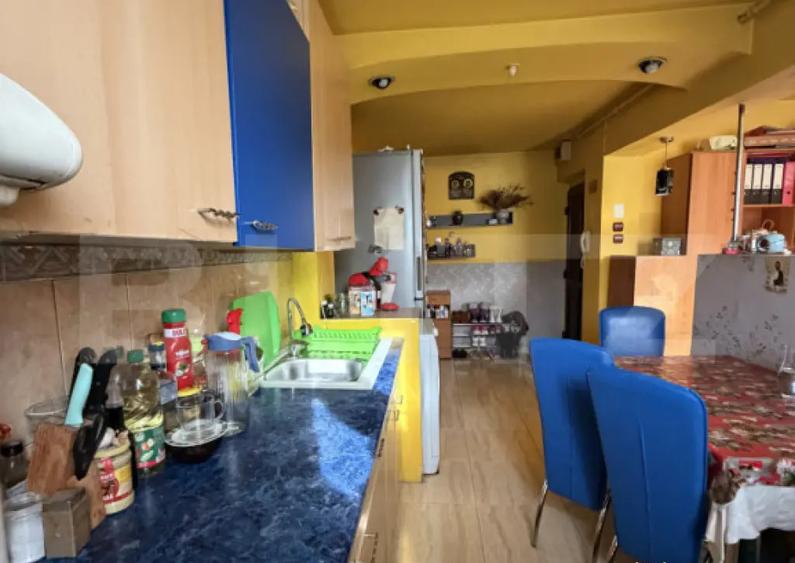 Apartament central, 3 camere, zona Plopilor - 2