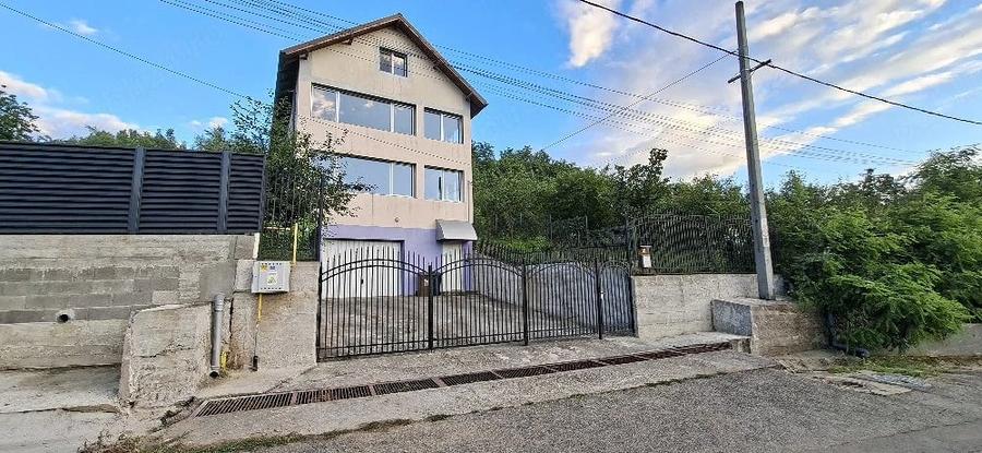 Casă cu Teren 460 Mp în Ștefănești