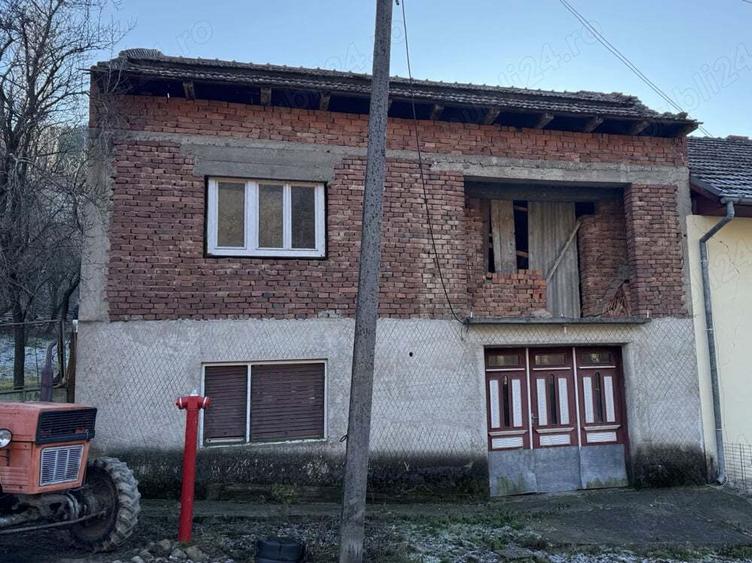 Casa individuala solida beton armat si caramida - 1