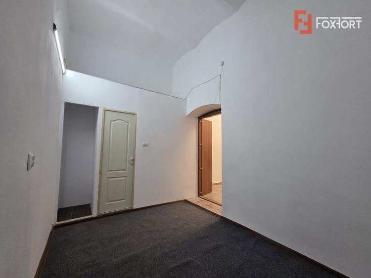 Spatiu comercial de vanzare ultracentral, cu expunere stradala generoasa - 2