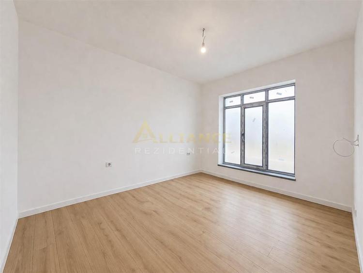 Casa individuala- 4 camere- placa de beton- 600m de STV - 3