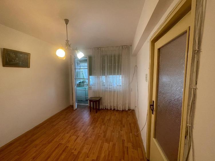 vând apartament 3 camere, centrul orașului Tecuci - 4
