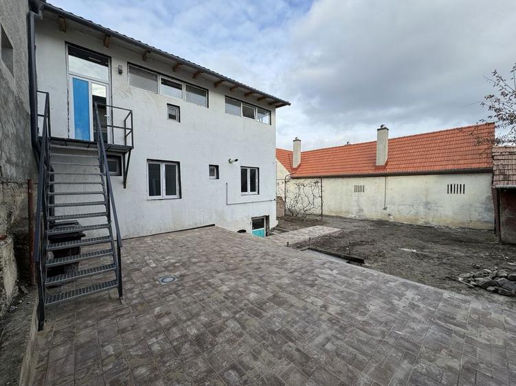 De vanzare imobil situat in zona centrala - 5