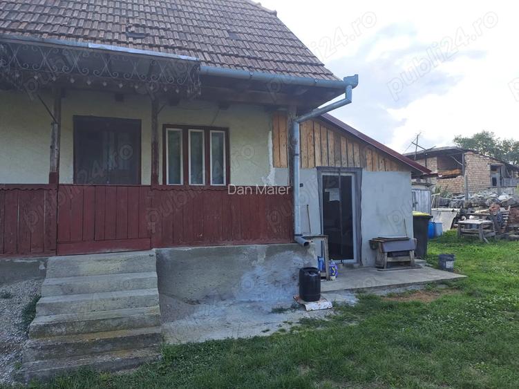 Vand casa la ?ara in comuna Petrestii de jos