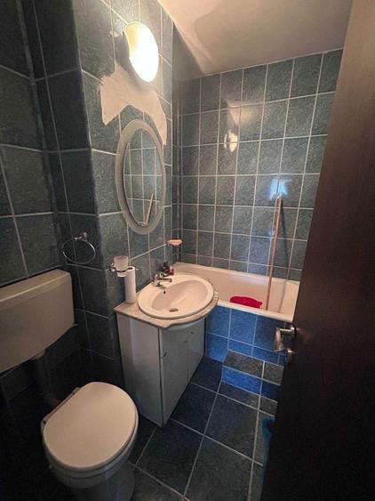 Vand apartament cu trei camere, bucatarie, baie, beci, garaj. - 4