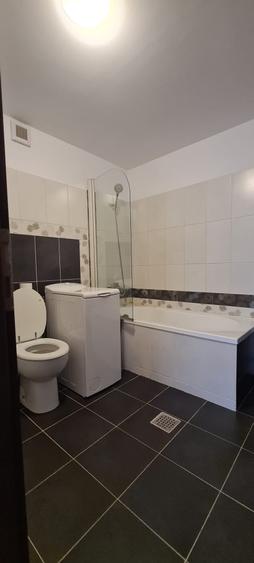 Apartament cu 3 camere semidecomandat în Clucerului