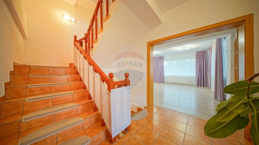 CENTRAL - Vila  DE INCHIRIAT  - pretabila diverse businessuri - 27