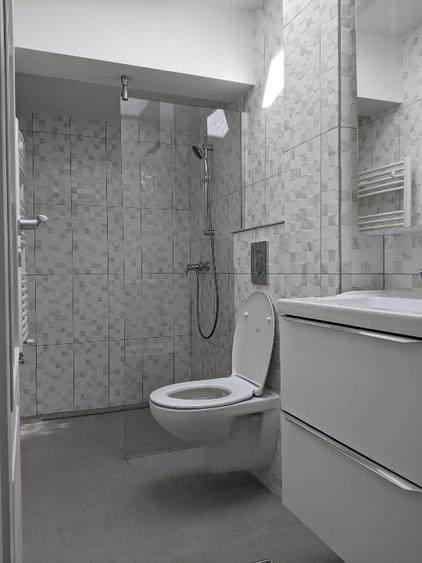 Apartament cu 3 camere decomandat în Noua