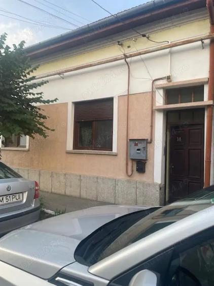 Vand casa cocheta , zona linistita , str.Xenopol - 11