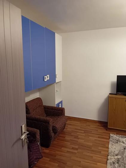 Inchiriez garsoniera - 2