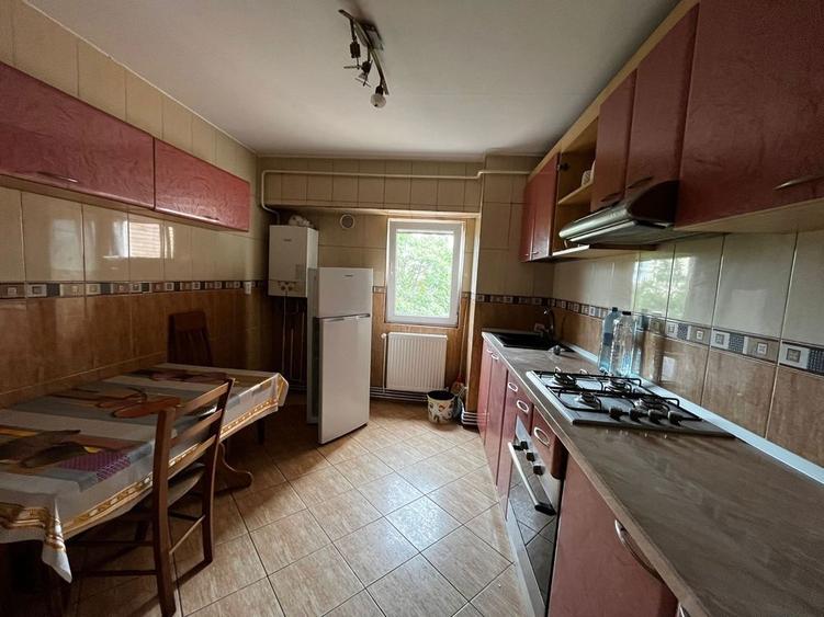 Vand/inchiriez apartament 3 camere Nicolina 1 - 4