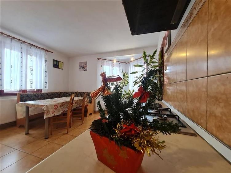 FILM! Pensiune in decor de poveste, loc de istorie si legenda, Moieciu de Jos, B - 56