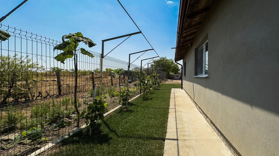 Casa cu 4 camere si garaj cu rampa-teren 500 mp-jud. Constanta - 9