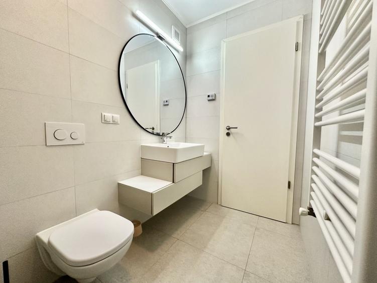Apartament cu 2 camere decomandat, mobilat în Tractorul