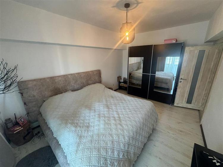 Apartament cu 3 camere decomandat în Brăilei