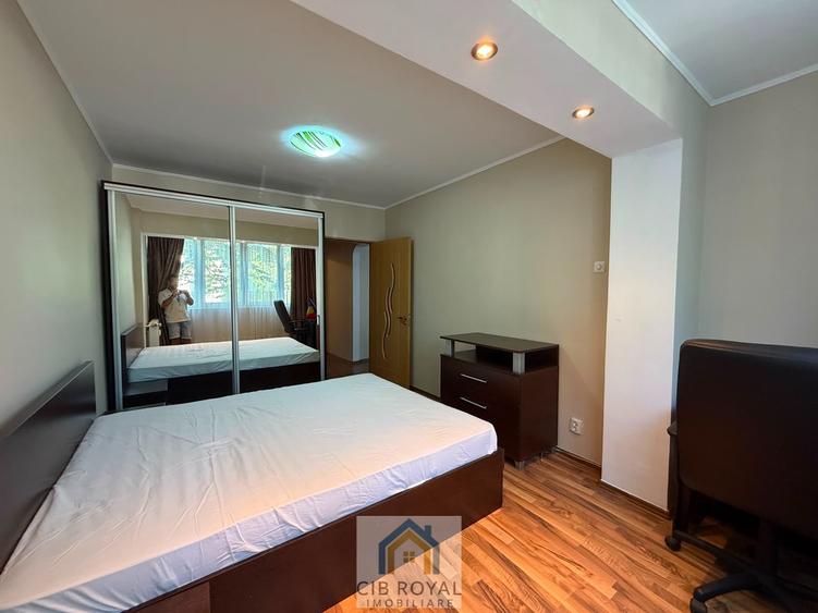Apartament cu 3 camere semidecomandat în Câmpia Libertății