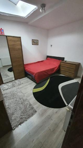 Apartament cu 3 camere decomandat în Est