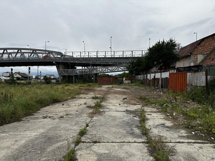 Inchiriere parcare betonata  300 mp - direct de la proprietar! - 8