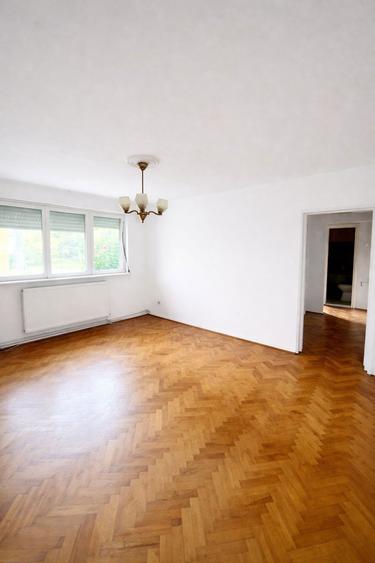 Vand apartament 3 camere+beci.Zona Unic ,str.Aleea Ciresilor - 2