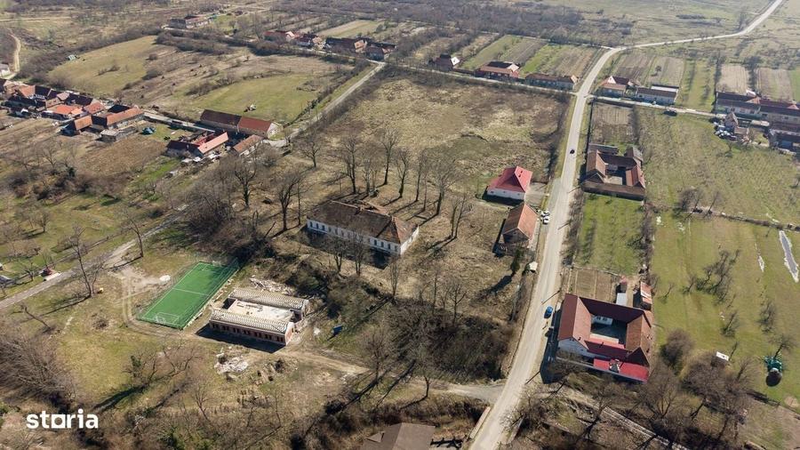 Casă cu 4 camere în Jupani