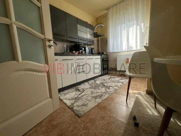 3 camere, doua balcoane, etaj 3, Sagului - 1