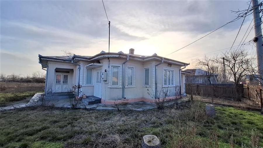 Casa com.Maicanesti, cu 3118 mp teren intravilan - 3