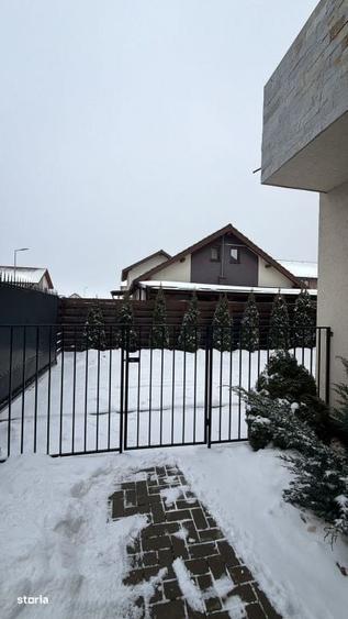 Casă cu 4 camere în Purcăreni
